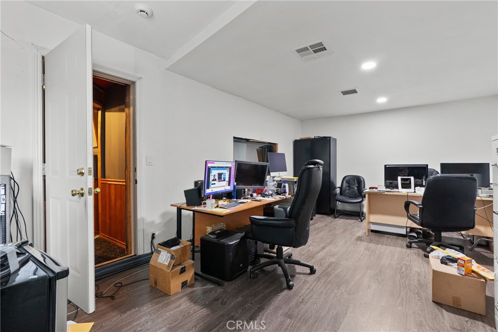 https://media.crmls.org/medias/65095350-ea90-42d0-b3e2-fd46feb56597.jpg?preset=X-Large
