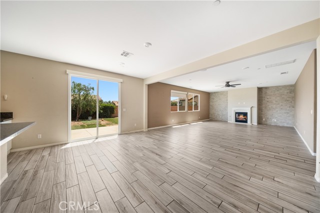 Detail Gallery Image 11 of 42 For 11836 Crossbill Way, Jurupa Valley,  CA 91752 - 5 Beds | 3 Baths
