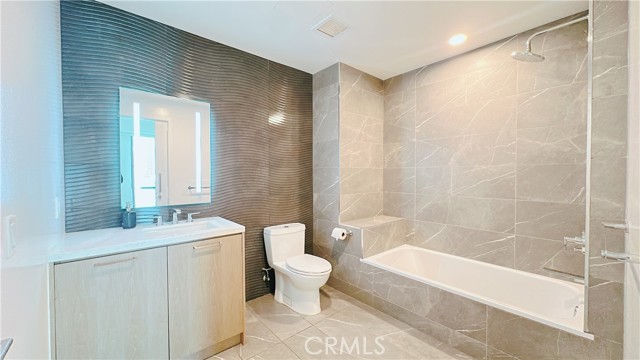 400 S Broadway, Los Angeles CA: https://media.crmls.org/medias/6509c71f-b1f8-4388-8356-2a05b0fc66b9.jpg