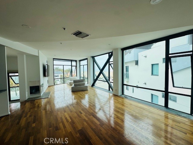270 Palisades Beach Road, Santa Monica CA: https://media.crmls.org/medias/650a26ac-7d36-479b-9686-f234c4863307.jpg