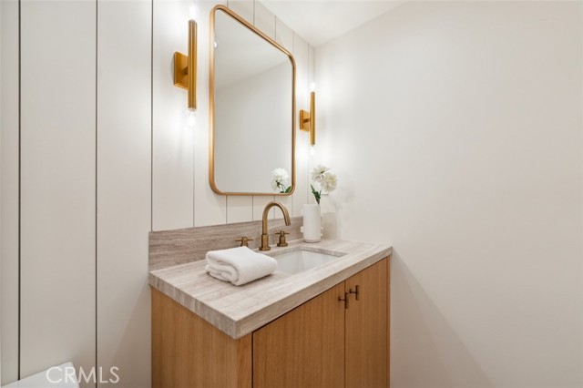 13817 Valley Vista Blvd, Sherman Oaks CA: https://media.crmls.org/medias/650b7490-d31a-462f-8796-829e033fa71e.jpg