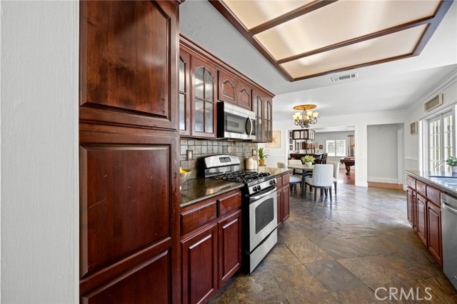 Detail Gallery Image 19 of 44 For 1704 Mulberry Ave, Upland,  CA 91784 - 4 Beds | 2 Baths