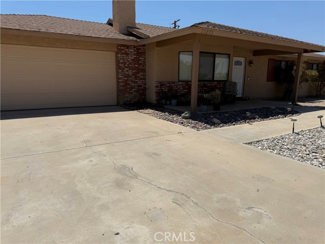21275 Pocomoke Court, Apple Valley CA: https://media.crmls.org/medias/650ca0cb-85dc-4b30-b83c-efdd202c8573.jpg