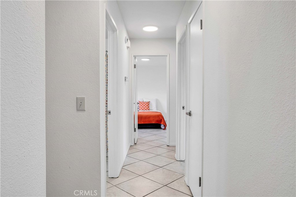 https://media.crmls.org/medias/650d0248-70ea-48aa-83d9-753868c14949.jpg?preset=X-Large