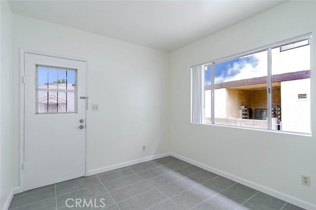 Detail Gallery Image 15 of 30 For 818 E Windsor Rd, Glendale,  CA 91205 - 3 Beds | 2 Baths