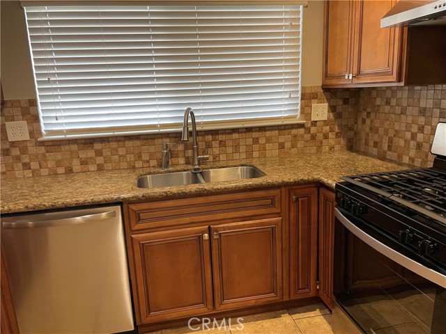 Detail Gallery Image 7 of 19 For 2538 N Thorne, Fresno,  CA 93704 - 5 Beds | 3 Baths