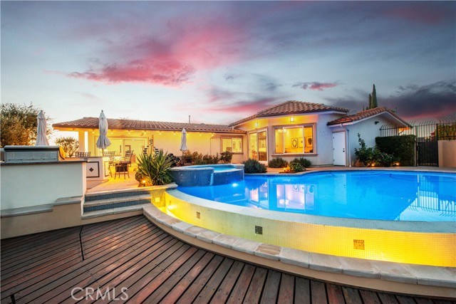 17068 Countess Place, Encino CA: https://media.crmls.org/medias/650e5fd5-9aa9-4e2f-a801-815db49f3049.jpg