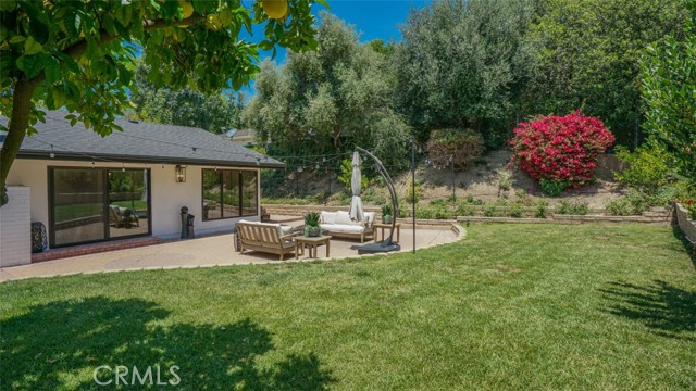 22914 Gershwin Drive, Woodland Hills CA: https://media.crmls.org/medias/650eaeb4-74e4-4636-be20-3fc7d11f728b.jpg