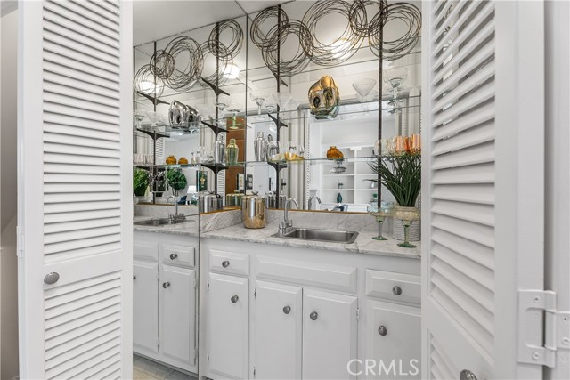 980 Palo Verde Avenue, Long Beach CA: https://media.crmls.org/medias/650ec8aa-fb1f-48cb-99fc-a7310a5f0015.jpg