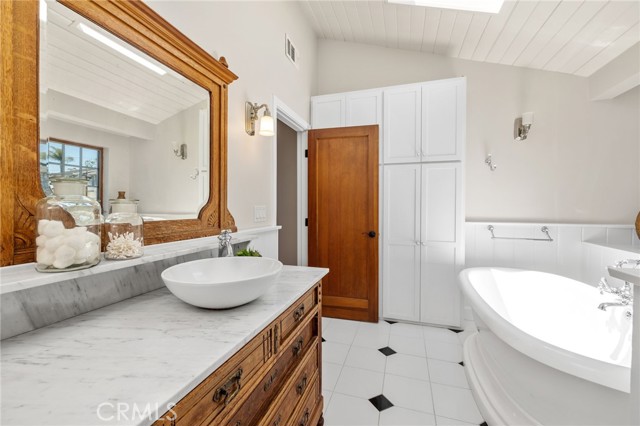 Detail Gallery Image 36 of 50 For 1212 2nd St, Manhattan Beach,  CA 90266 - 4 Beds | 3/1 Baths
