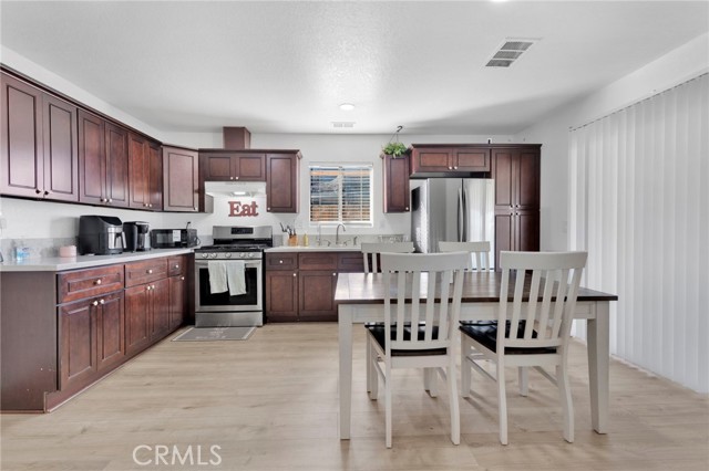 Detail Gallery Image 15 of 41 For 10450 Cimmeron Trail, Adelanto,  CA 92301 - 3 Beds | 2 Baths