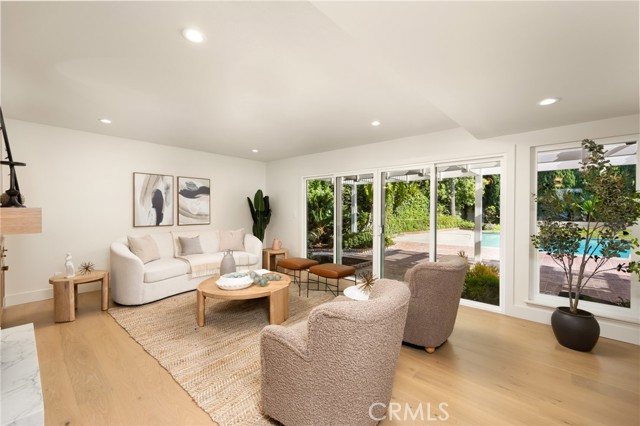 Detail Gallery Image 4 of 37 For 1839 Pitcairn Dr, Costa Mesa,  CA 92626 - 5 Beds | 4/1 Baths