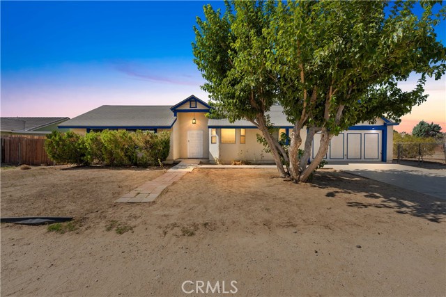 15854 Mossdale Avenue, Lancaster CA: https://media.crmls.org/medias/6511f618-9fd0-486c-b776-227bdfec3607.jpg