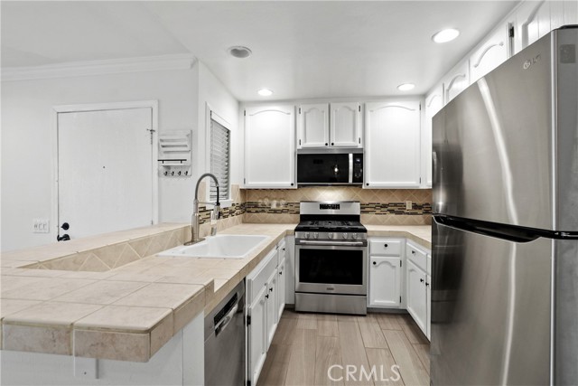 Detail Gallery Image 11 of 24 For 19155 Parkland, Yorba Linda,  CA 92886 - 2 Beds | 2 Baths