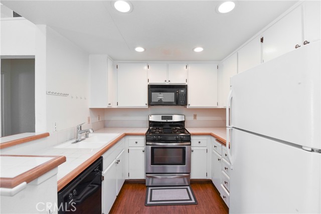 116 Costero Aisle, Irvine CA: https://media.crmls.org/medias/65123a7f-dc4a-49df-b8fa-82f5d5f451b9.jpg