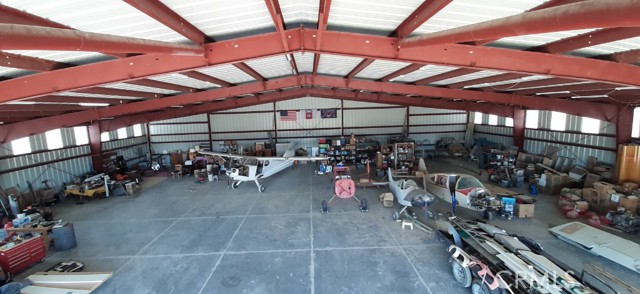 8337 20th W Street, Mojave CA: https://media.crmls.org/medias/6513c2fa-de2f-4867-94f3-054e45f88428.jpg