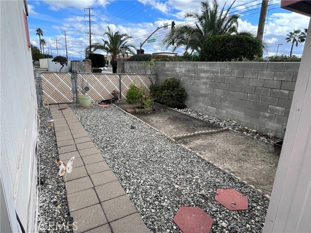 Detail Gallery Image 21 of 21 For 200 W San Bernardino Ave #1,  Riverside,  CA 92376 - 3 Beds | 1/1 Baths