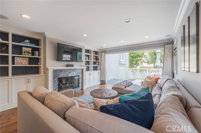 Detail Gallery Image 8 of 25 For 1301 Oak Ave, Manhattan Beach,  CA 90266 - 3 Beds | 3 Baths