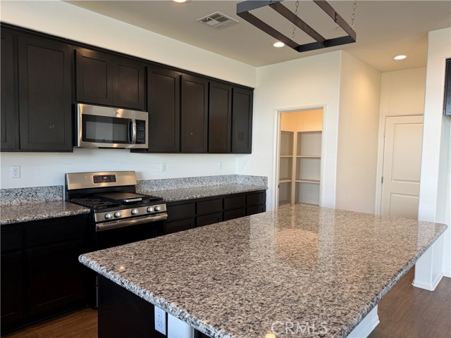 Detail Gallery Image 4 of 20 For 27828 Sand Dollar Way, Moreno Valley,  CA 92555 - 4 Beds | 2/1 Baths