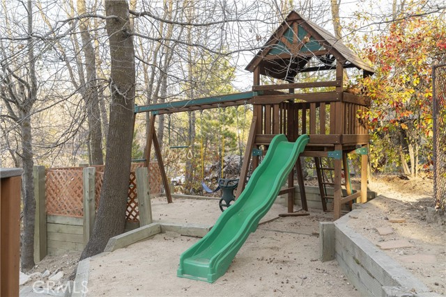 Detail Gallery Image 23 of 37 For 28537 North Shore, Lake Arrowhead,  CA 92352 - 4 Beds | 4/1 Baths