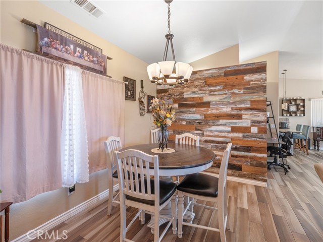 Detail Gallery Image 5 of 53 For 19027 Sahale Ln, Apple Valley,  CA 92307 - 3 Beds | 2 Baths