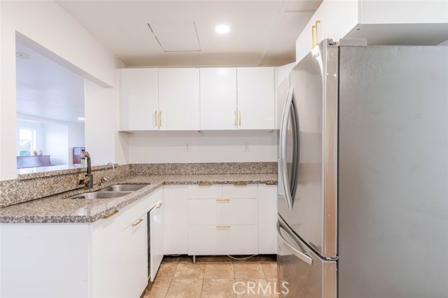 Detail Gallery Image 4 of 29 For 10434 Irma Ave, Tujunga,  CA 91042 - 2 Beds | 1 Baths