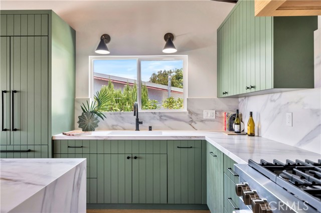 819 Montecito Drive, Los Angeles CA: https://media.crmls.org/medias/651587c6-1a56-4e16-8a97-fd17bac408c3.jpg