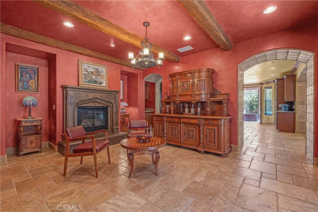 https://media.crmls.org/medias/65161bd0-1dde-4b79-8be3-b047044cde46.jpg?preset=X-Large