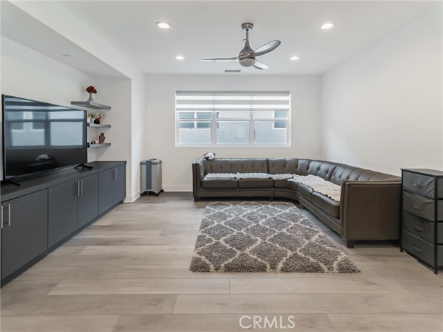 Detail Gallery Image 18 of 43 For 20725 W Liana Ct, Porter Ranch,  CA 91326 - 5 Beds | 5/1 Baths