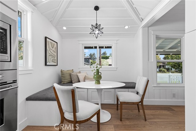 Detail Gallery Image 16 of 32 For 12947 La Maida St, Sherman Oaks,  CA 91423 - 4 Beds | 3 Baths