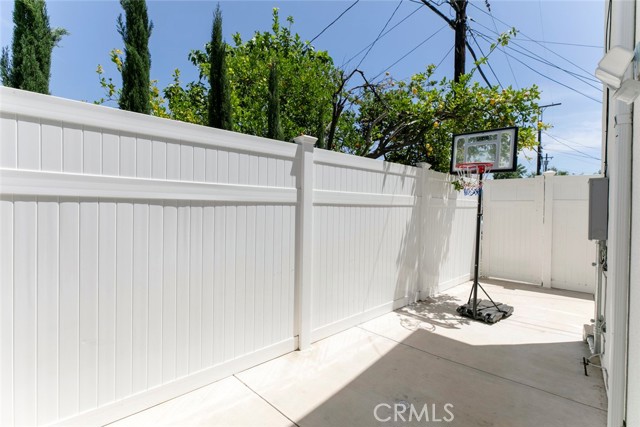 6638 Lindley Avenue, Reseda CA: https://media.crmls.org/medias/6517154a-76ab-4257-aa4f-bba495f67cf7.jpg