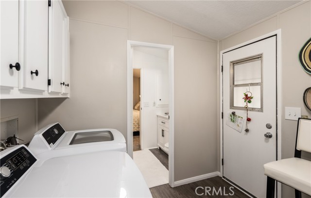 5001 W Florida Avenue, Hemet CA: https://media.crmls.org/medias/651778f8-0ca5-4c2b-bf49-840a0c044cb7.jpg