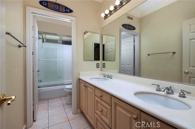 6403 Royal Grove Drive, Huntington Beach CA: https://media.crmls.org/medias/6517930d-ed59-411e-80b3-b4f69688905b.jpg