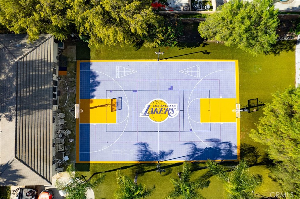 https://media.crmls.org/medias/6518752d-97fd-485e-be5d-35b135ec7e2e.jpg?preset=X-Large