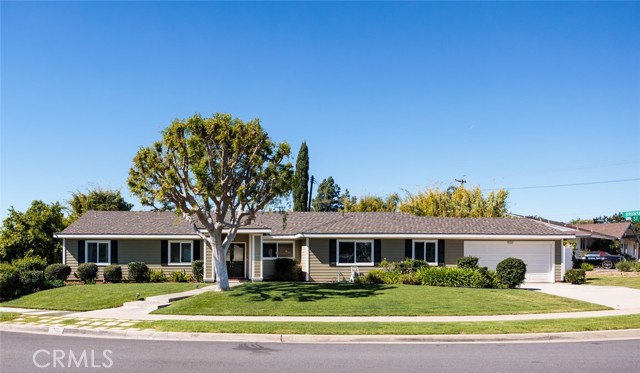 Detail Gallery Image 4 of 38 For 1032 Saint John Pl, North Tustin,  CA 92705 - 4 Beds | 2/1 Baths