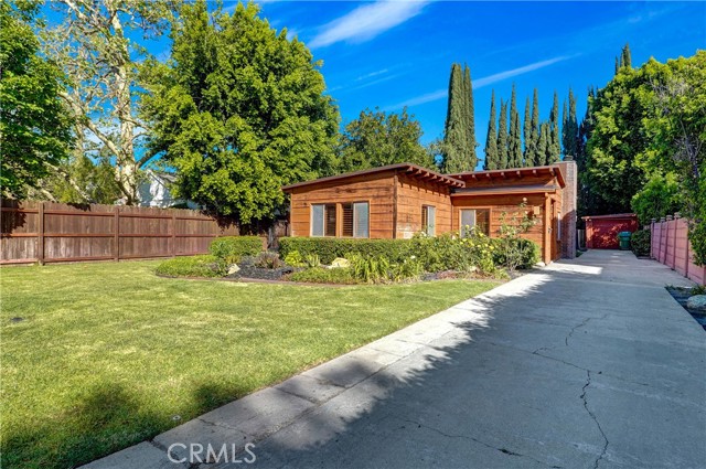 Detail Gallery Image 2 of 24 For 14813 Hartsook, Sherman Oaks,  CA 91403 - 2 Beds | 2 Baths