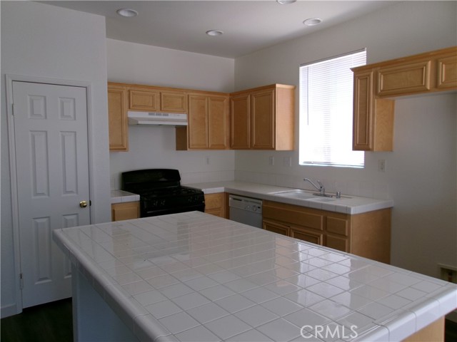 Detail Gallery Image 10 of 72 For 13380 Vista Verde St, Victorville,  CA 92392 - 4 Beds | 2 Baths