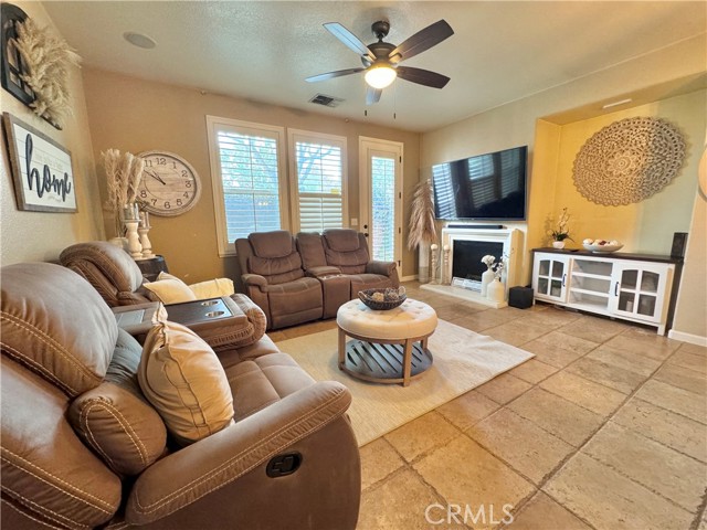 Detail Gallery Image 12 of 38 For 1443 Lily Ln, Turlock,  CA 95382 - 3 Beds | 2/1 Baths