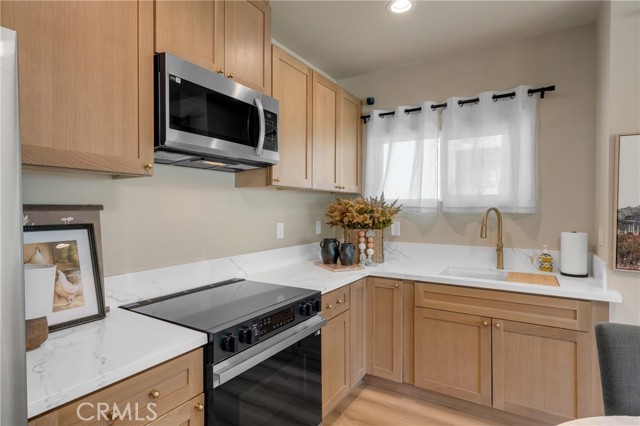 1123 E Ocean Blvd, Long Beach CA: https://media.crmls.org/medias/651d225d-aab4-4e99-a76a-59628492da78.jpg