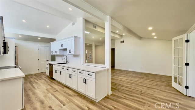 Detail Gallery Image 10 of 31 For 8742 Quakertown Ave, Northridge,  CA 91324 - 4 Beds | 2 Baths