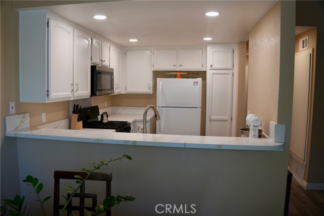 22234 S Vermont S Avenue, Torrance CA: https://media.crmls.org/medias/651e6e56-f198-4bd2-becd-039c6a3ebdae.jpg