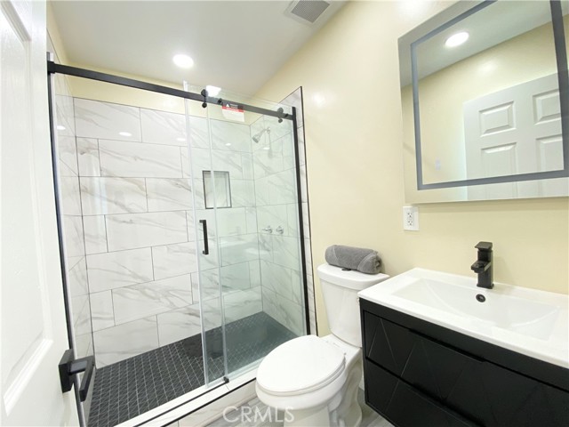 Detail Gallery Image 16 of 22 For 3814 S Normandie Ave, Los Angeles,  CA 90037 - 3 Beds | 2 Baths