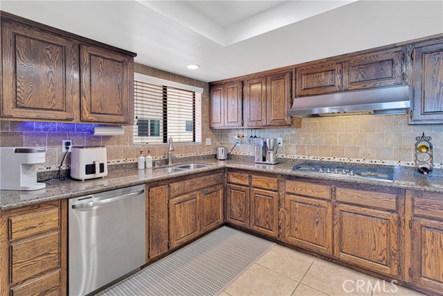 Detail Gallery Image 13 of 40 For 18083 Mariner Dr, Victorville,  CA 92395 - 3 Beds | 3 Baths