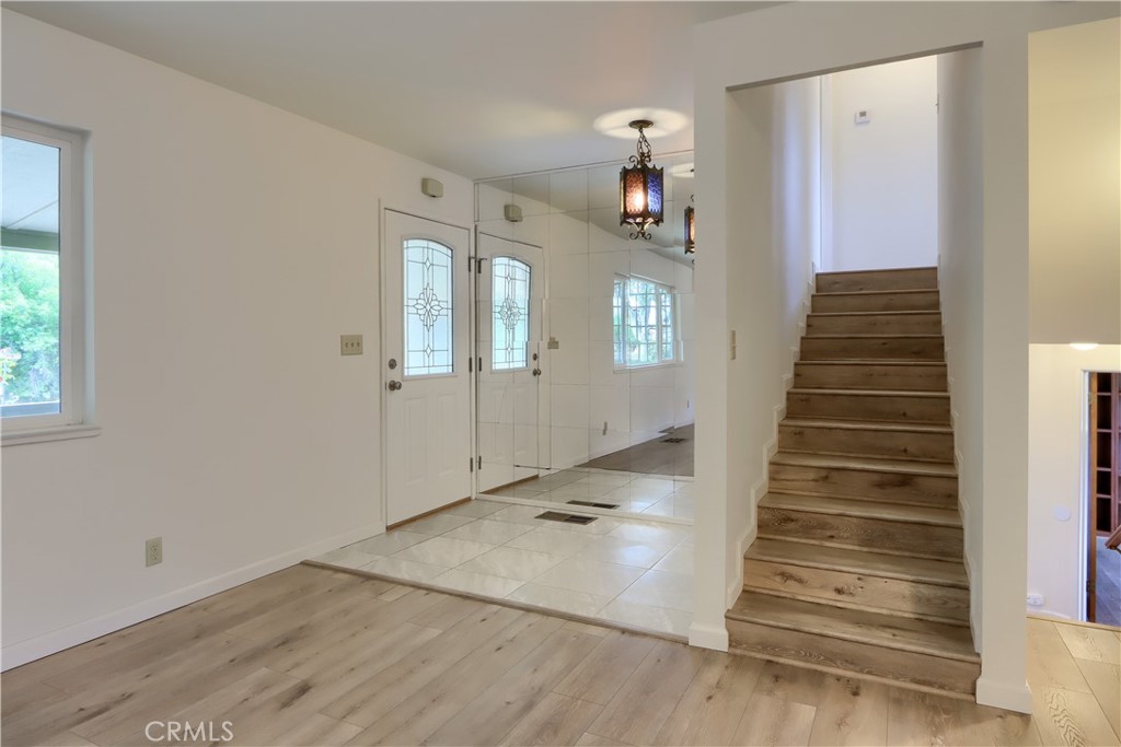 https://media.crmls.org/medias/651fb960-aa63-4a35-acf6-d47564e414ce.jpg?preset=X-Large