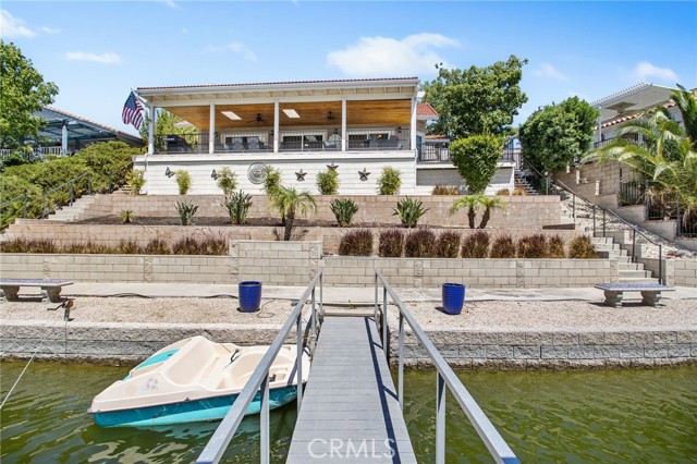 30201 Spray Drive, Canyon Lake CA: https://media.crmls.org/medias/65201974-21bc-4e86-8ca8-e9703c3bcd56.jpg