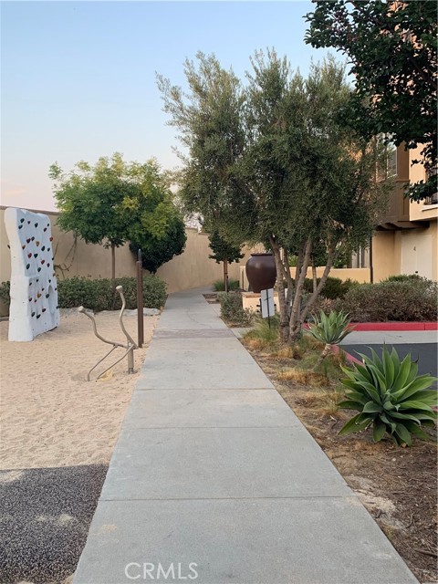 636 S Gladys Avenue, San Gabriel CA: https://media.crmls.org/medias/65203289-c3f6-4a72-9c78-d604cff05a2f.jpg