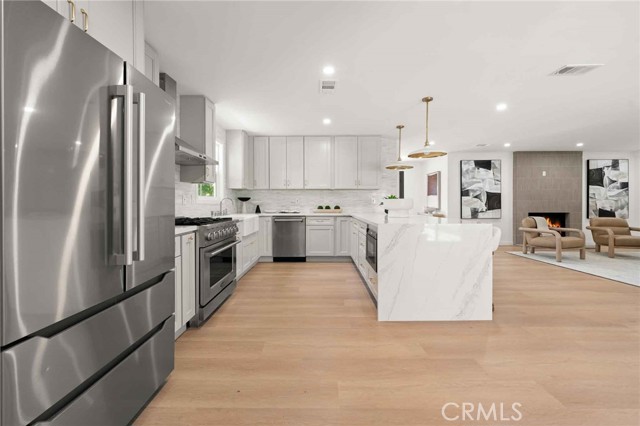 3170 Corinth Avenue, Los Angeles CA: https://media.crmls.org/medias/6520f53b-36e3-45d8-b2d6-1094b49f9d29.jpg