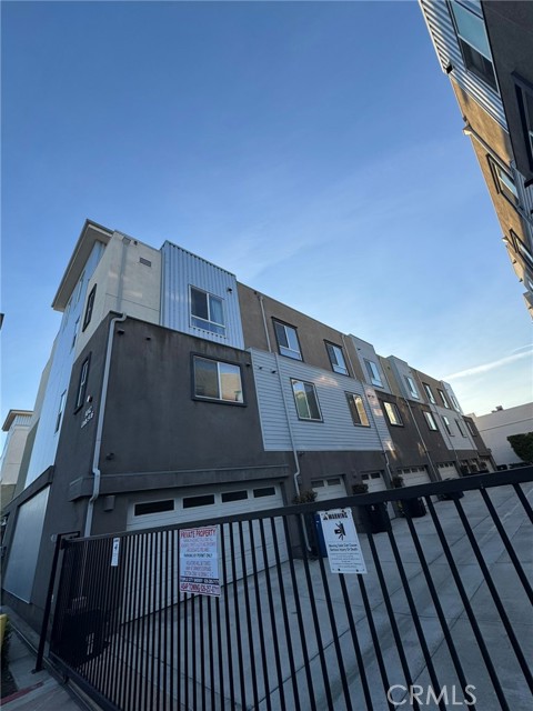 Detail Gallery Image 3 of 28 For 9042 Garvey #16,  Rosemead,  CA 91770 - 3 Beds | 4 Baths