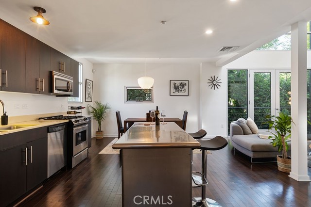 4111 W Sunset Boulevard, Los Angeles CA: https://media.crmls.org/medias/6521a9e9-4f9c-4f94-bcaf-4d3c8674da6f.jpg