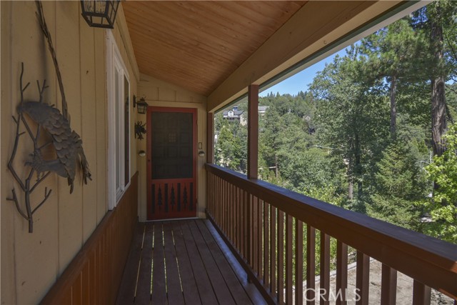 929 Trinity Drive, Lake Arrowhead CA: https://media.crmls.org/medias/65229e77-2489-4e52-9e3f-d674330a8656.jpg